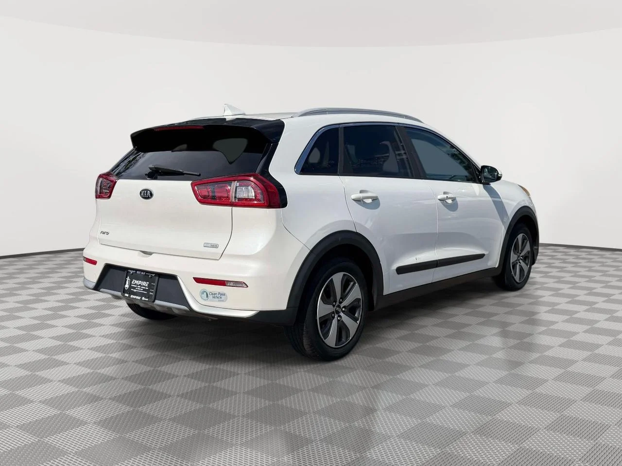 Used 2017 Snow White Pearl Kia EX image 9
