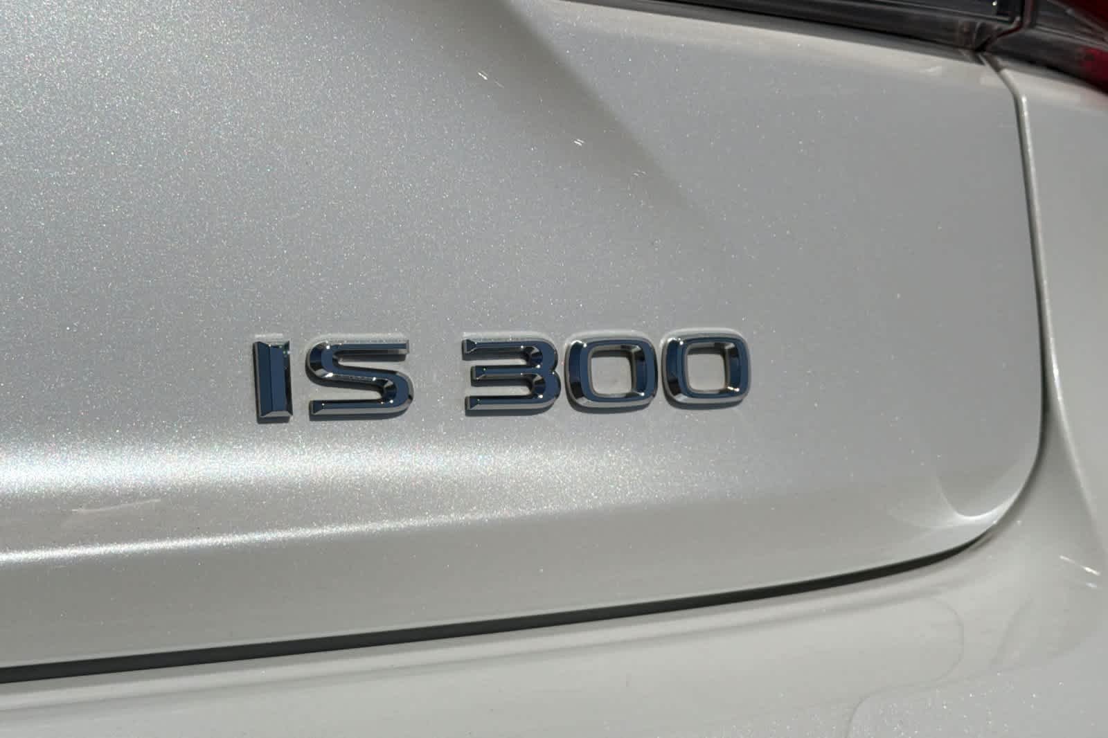 Used 2019 Eminent White Pearl Lexus  image 31