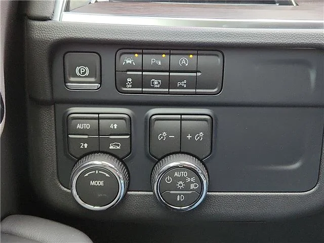 New 2026 5T4 SEO - Exter Chevrolet LT 4x4 image 17