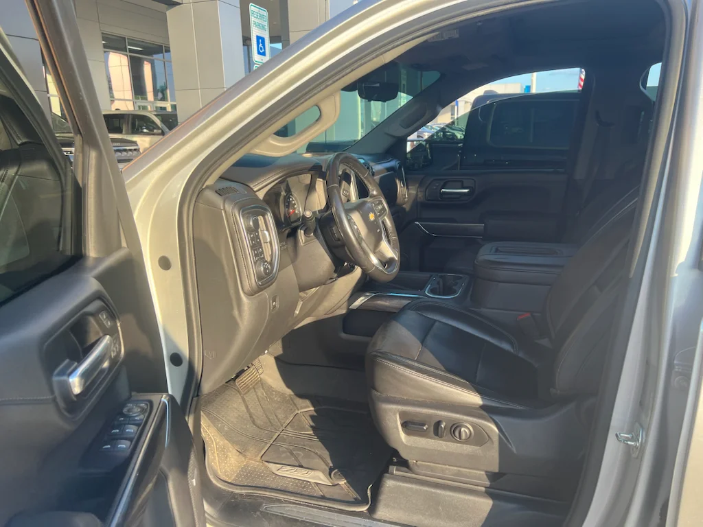 Used 2019 Silver Ice Metallic Chevrolet LTZ image 5