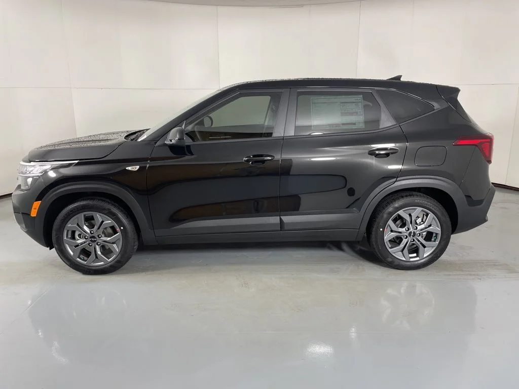 New 2026 Black Kia LX image 5