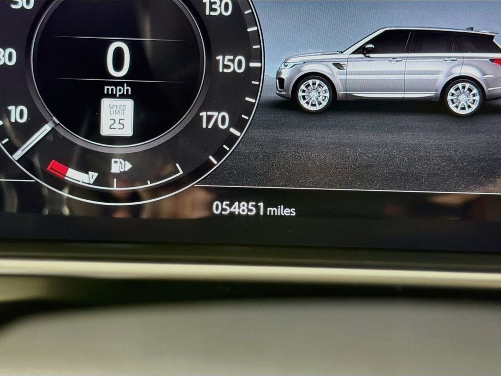 Used 2022 White Land Rover HSE Dynamic image 12