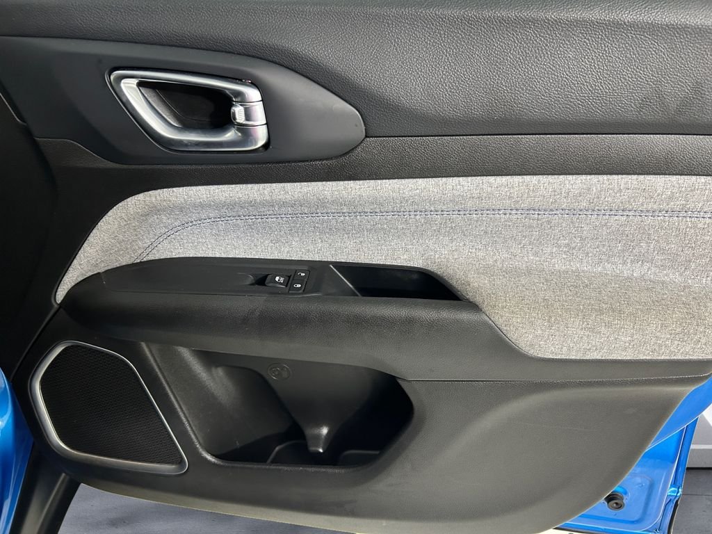 Used 2024 Blue Jeep Latitude image 15