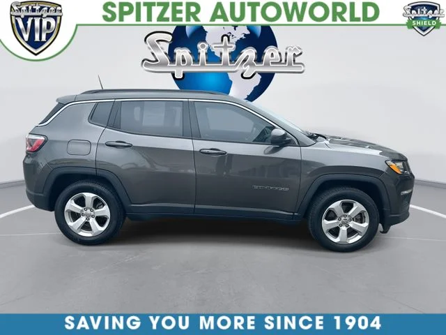 Used 2018 Gray Jeep Latitude image 10