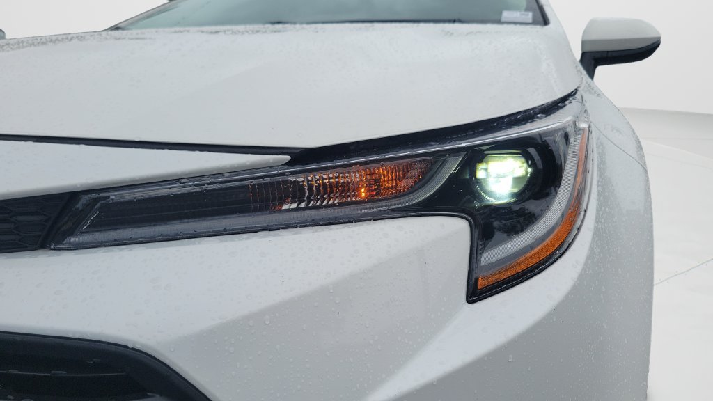 Used 2025 White Toyota LE image 24