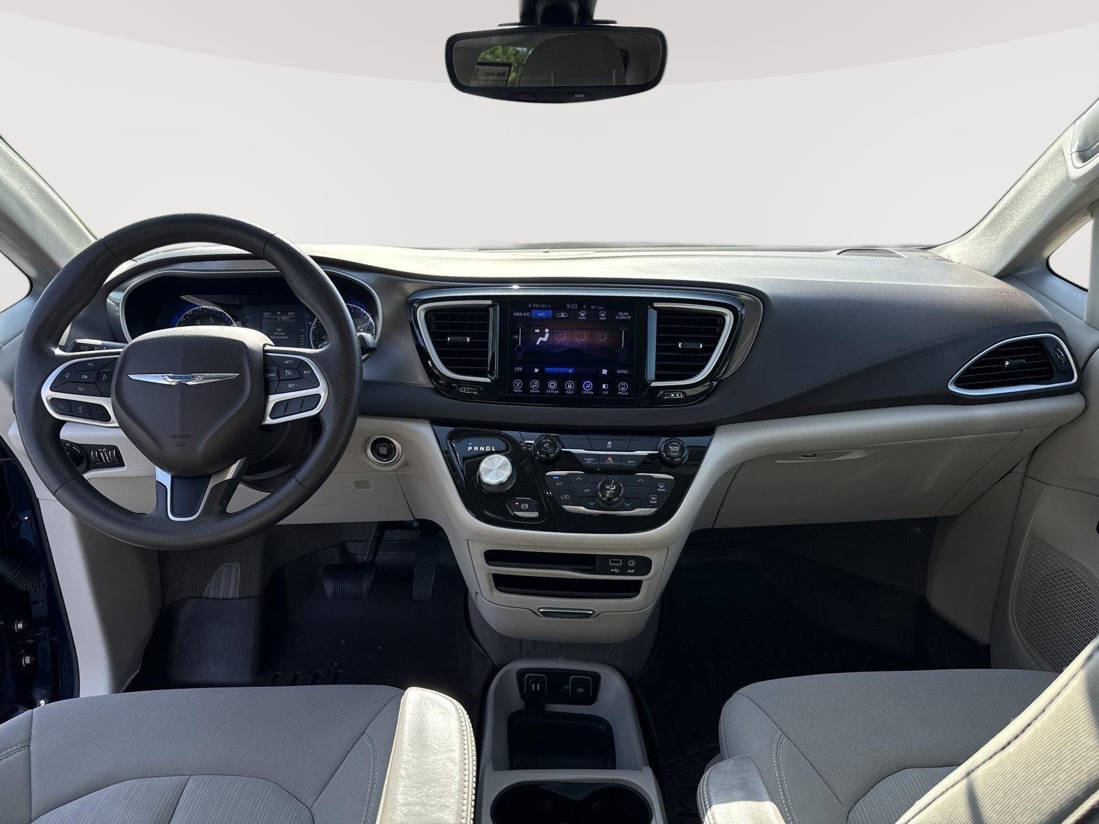 Used 2017 Jazz Blue Pearlcoat Chrysler Touring image 4