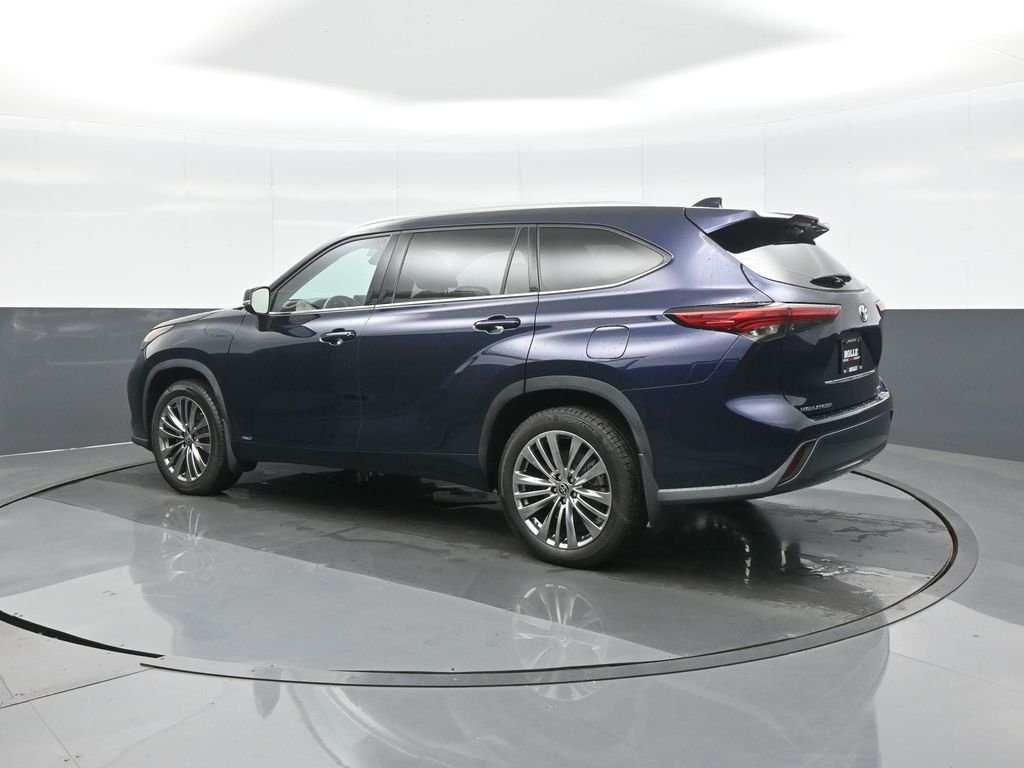 Used 2022  Toyota Limited image 5