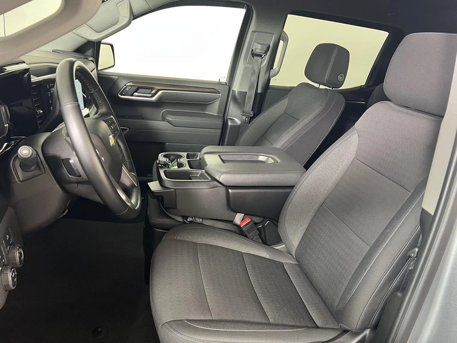 Used 2025 Sterling Gray Metallic Chevrolet LT (2FL) image 4
