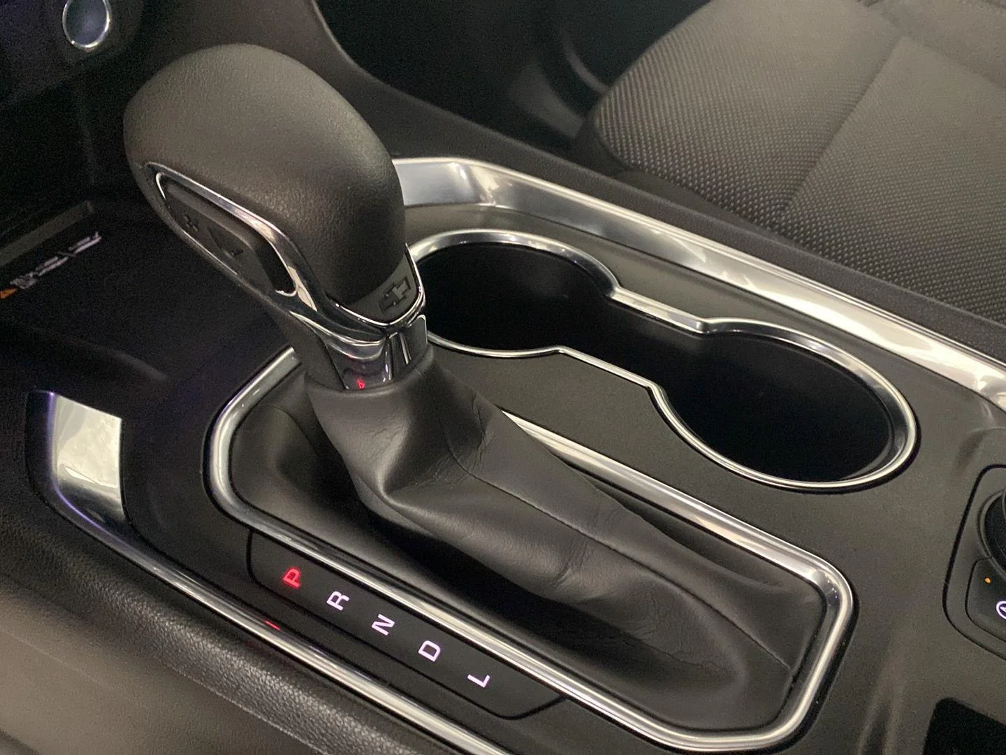 Used 2024 Sterling Gray Metallic Chevrolet LT Cloth image 21