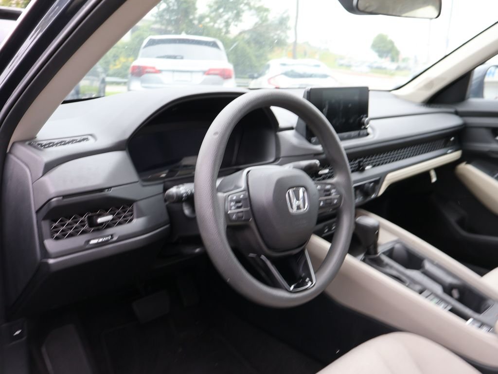 Used 2023  Honda EX image 9