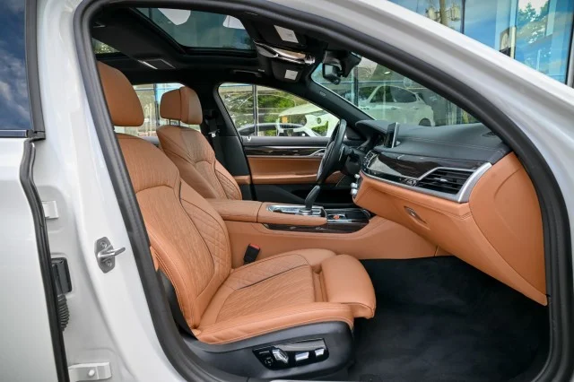 Used 2022 WHITE BMW 750i xDrive image 29