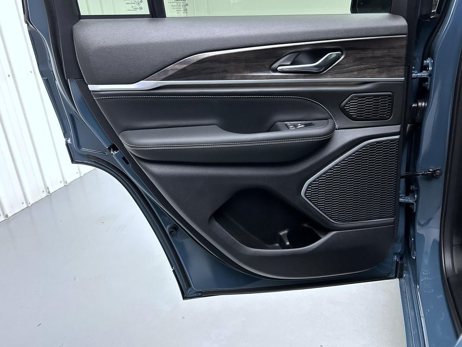 New 2026 Steel Blue Exterior Paint Jeep Limited Reserve image 20