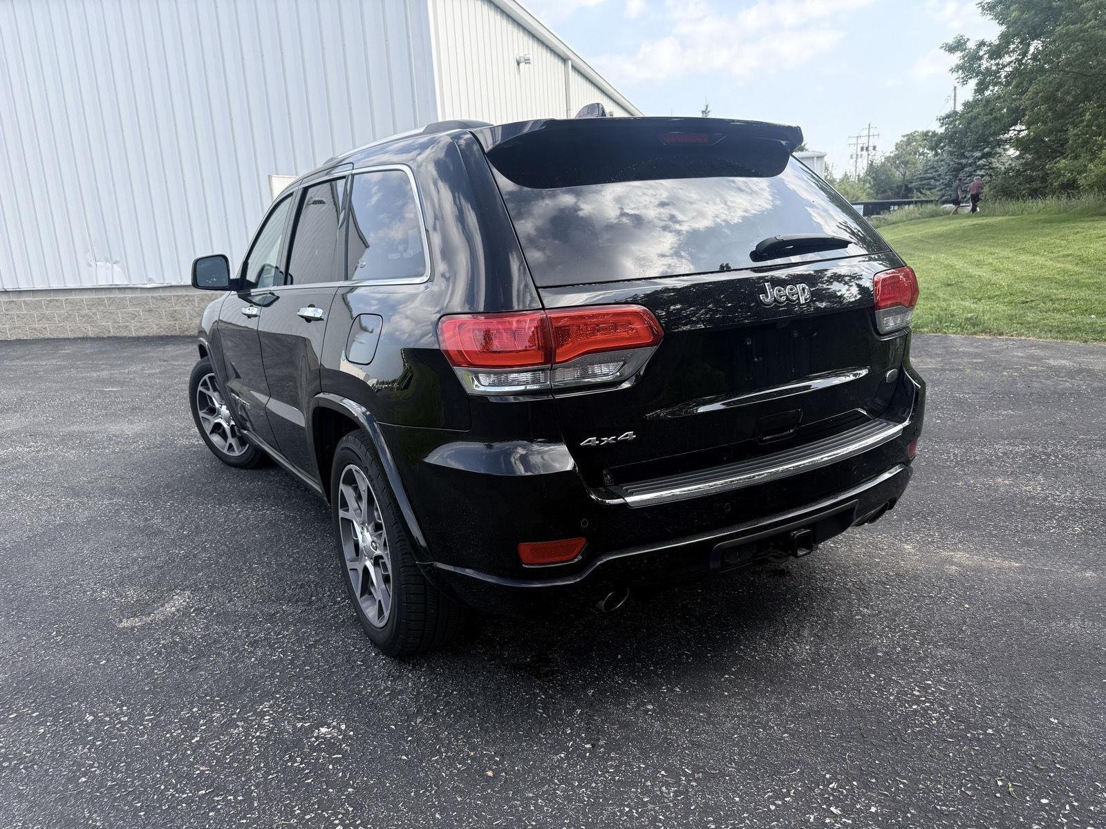 Used 2020 Diamond Black Crystal Pearlcoat Jeep Overland image 2