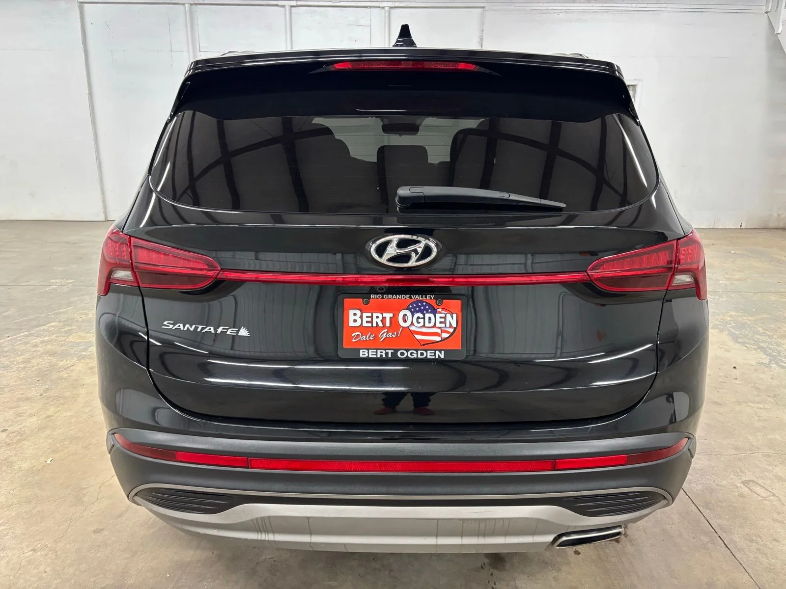Used 2023 Black Hyundai SE image 6