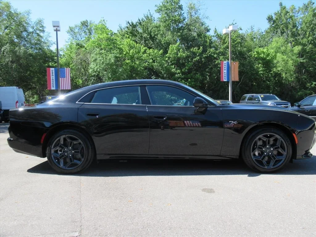 New 2026 Diamond Black Crystal Pearlcoat Dodge R/T image 2