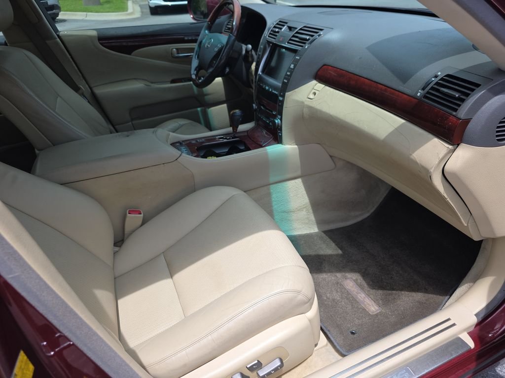Used 2008  Lexus 460 image 36