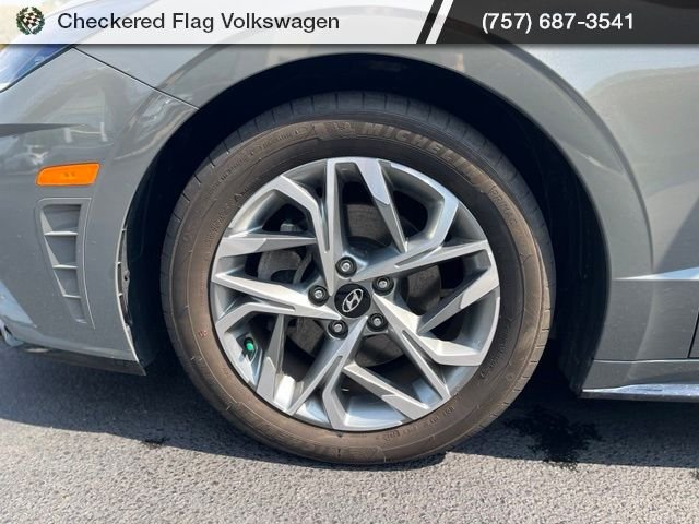 Used 2023 Hampton Gray Hyundai SEL image 5