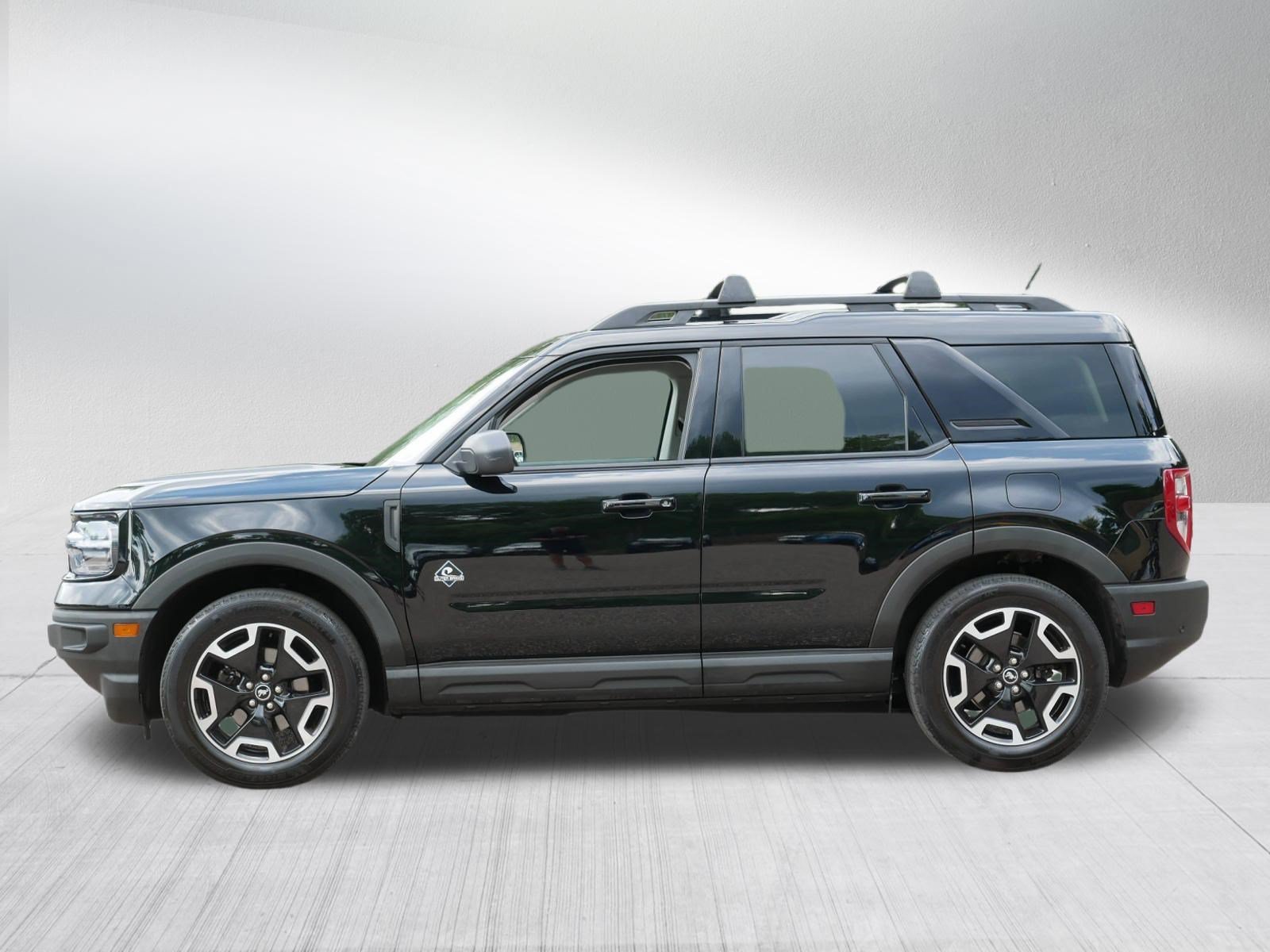 Used 2022 Shadow Black Ford Outer Banks image 4