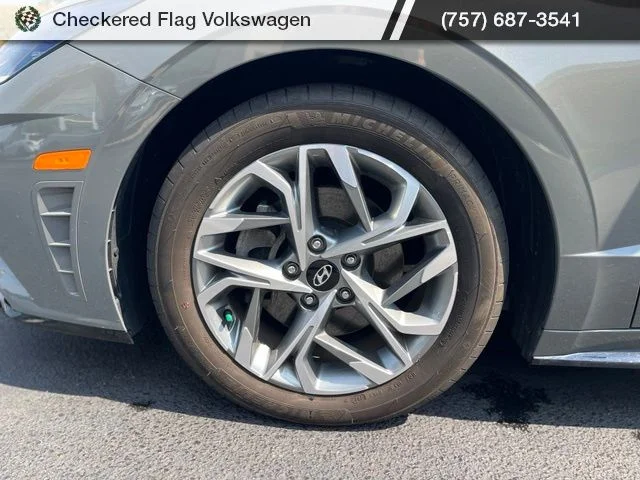 Used 2023 Hampton Gray Hyundai SEL image 5
