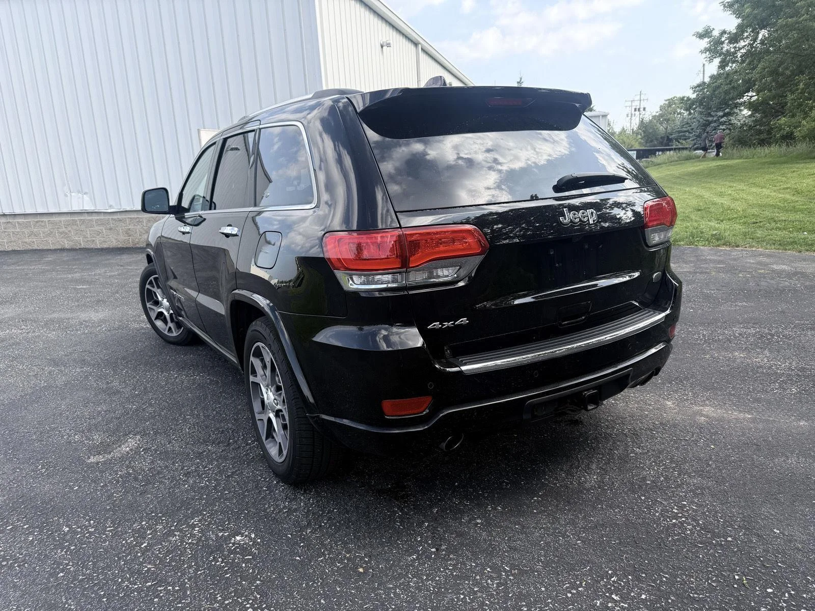 Used 2020 Diamond Black Crystal Pearlcoat Jeep Overland image 2
