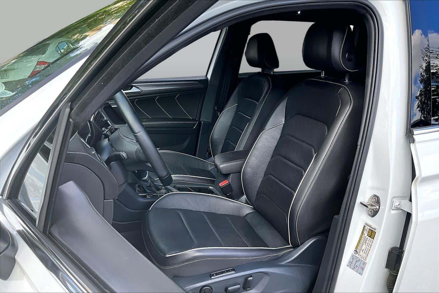 Used 2022 Oryx White Pearl Volkswagen SEL R-Line image 8