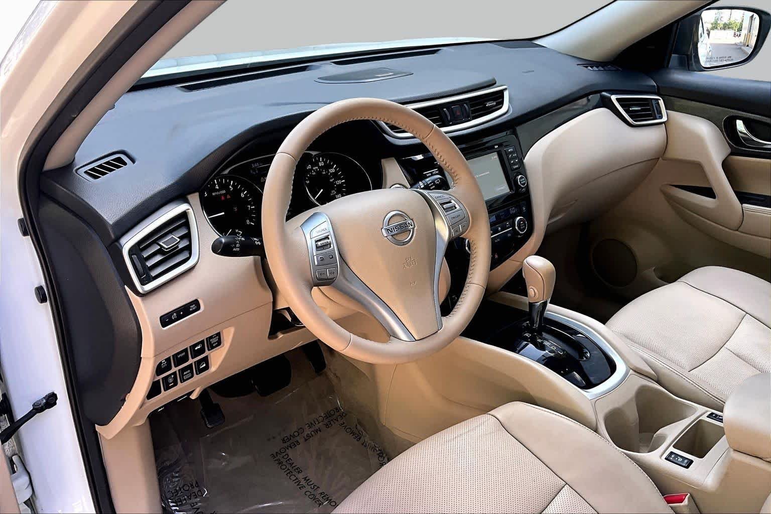 Used 2014 Moonlight White Nissan SL image 17