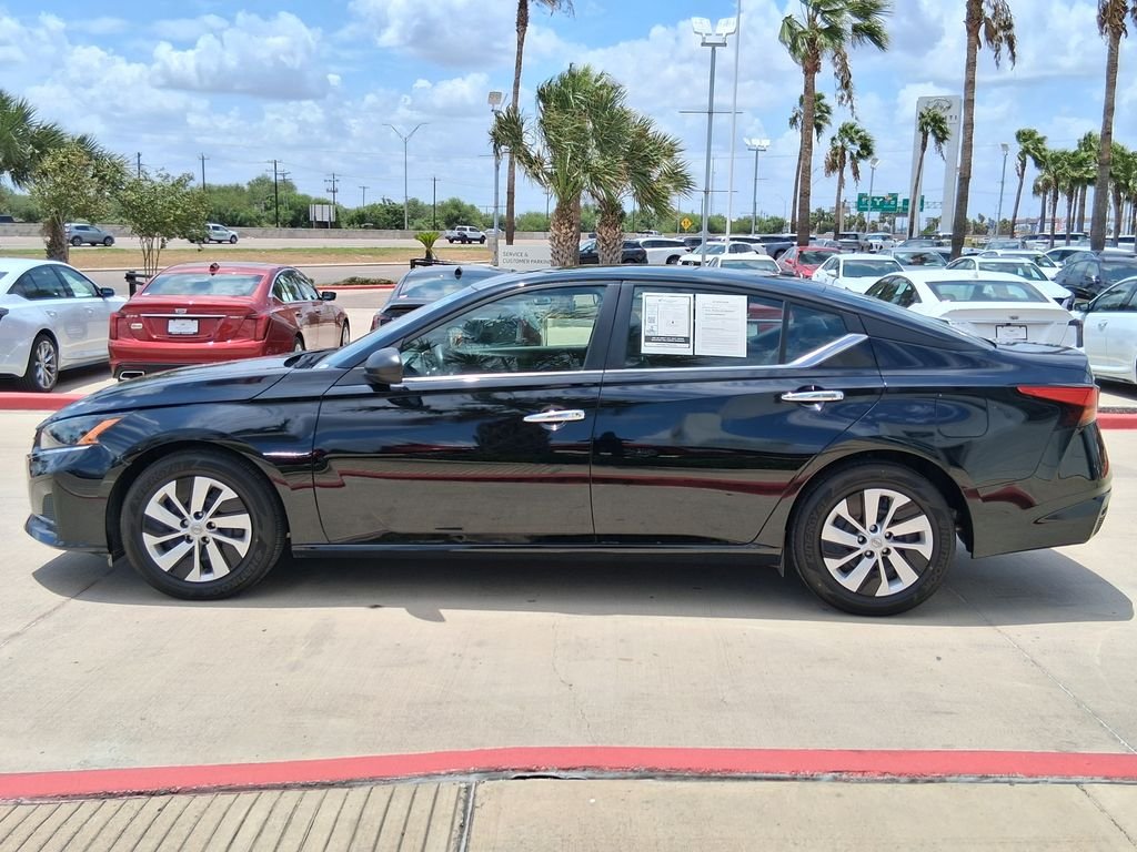 Used 2025 Black Nissan 2.5 S image 3