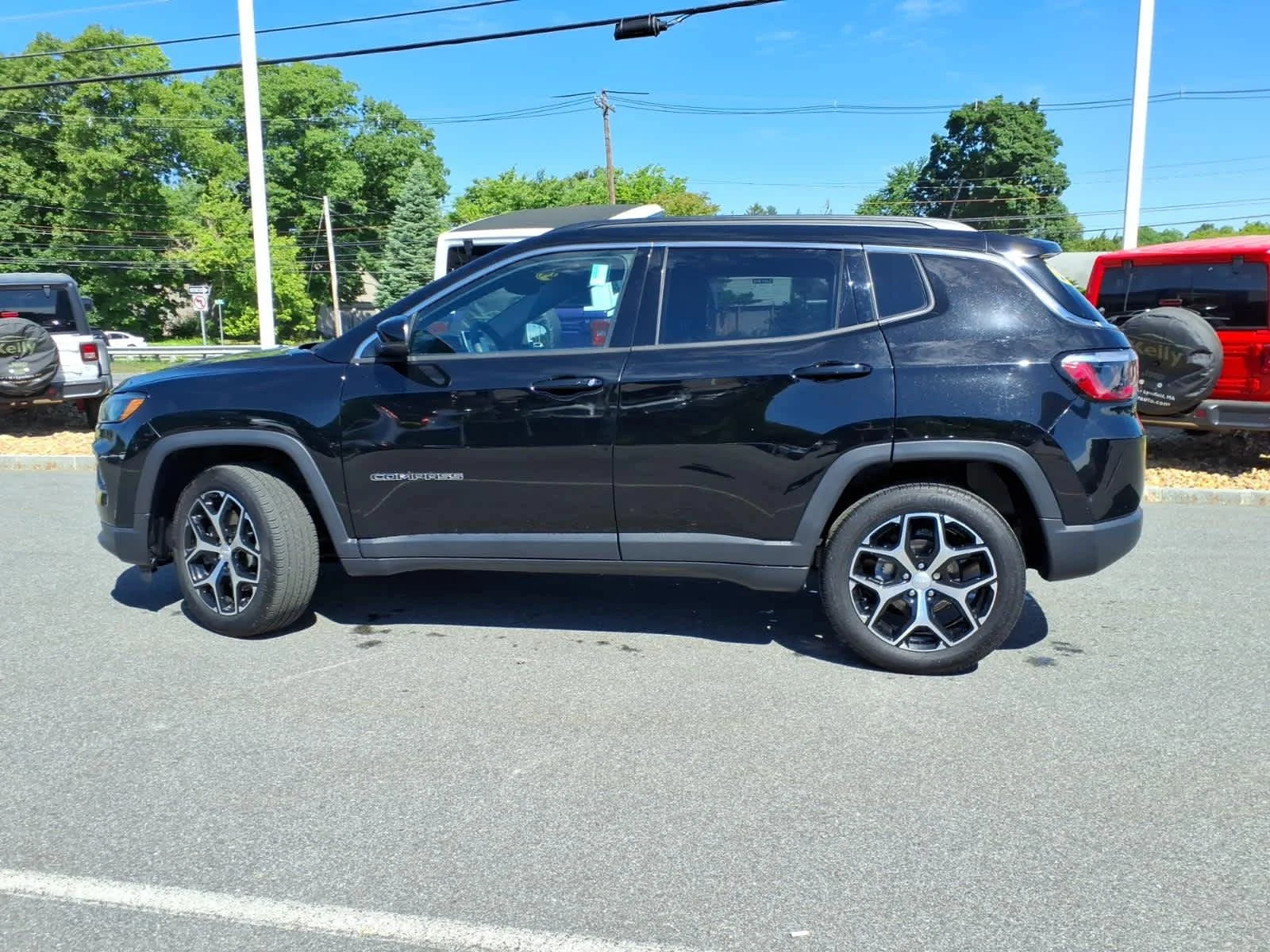 Certified Used 2024 Diamond Black Crystal Pearlcoat Jeep Limited image 12