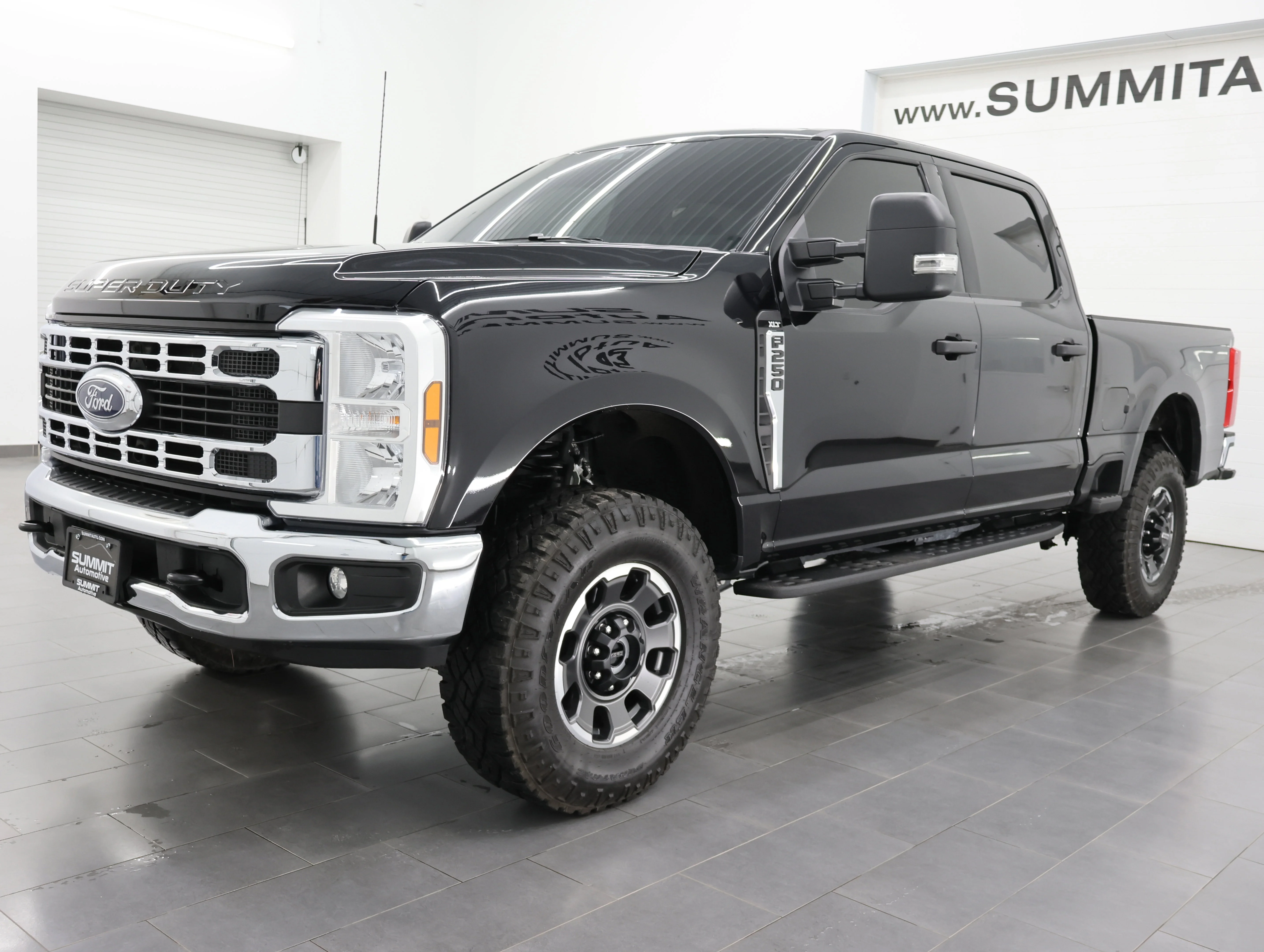 Used 2024 Agate Black Metallic Ford XLT image 7