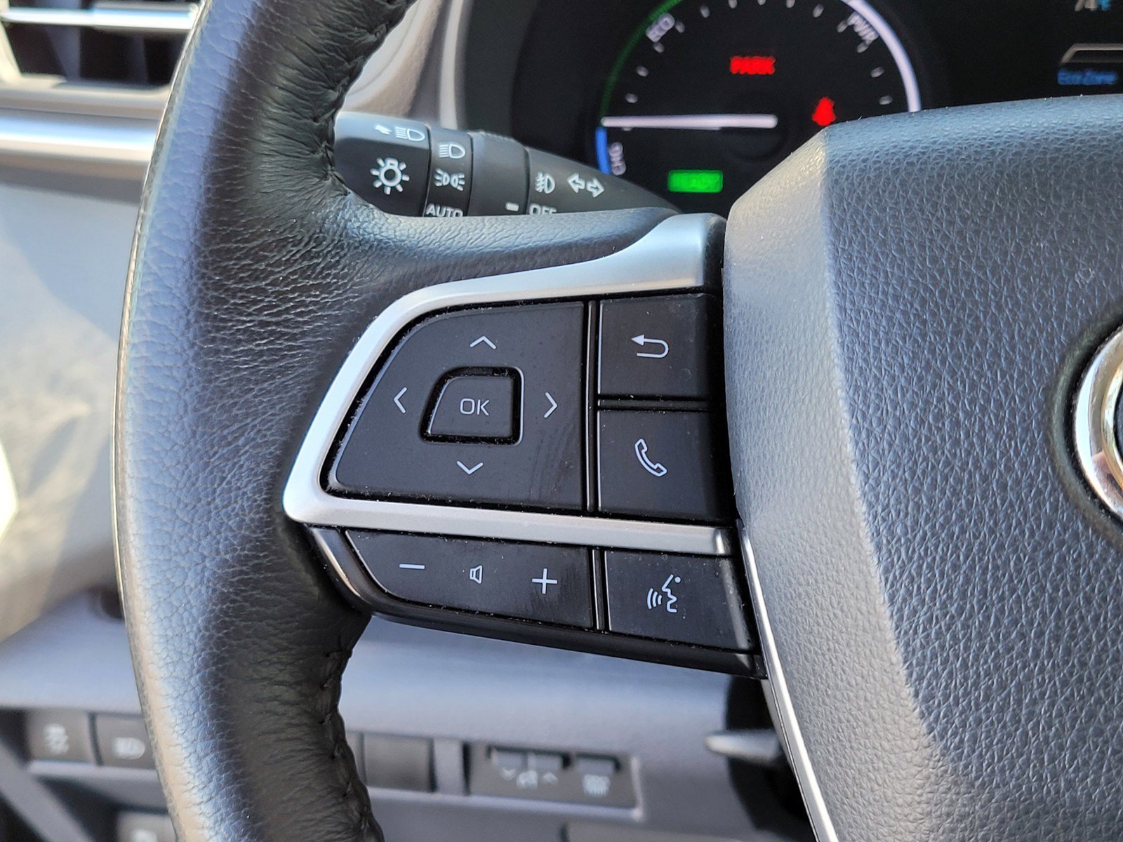 Used 2021  Toyota XLE image 25