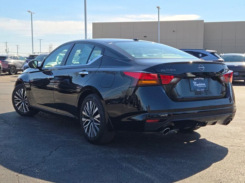 Used 2024 Black Nissan 2.5 SV image 15