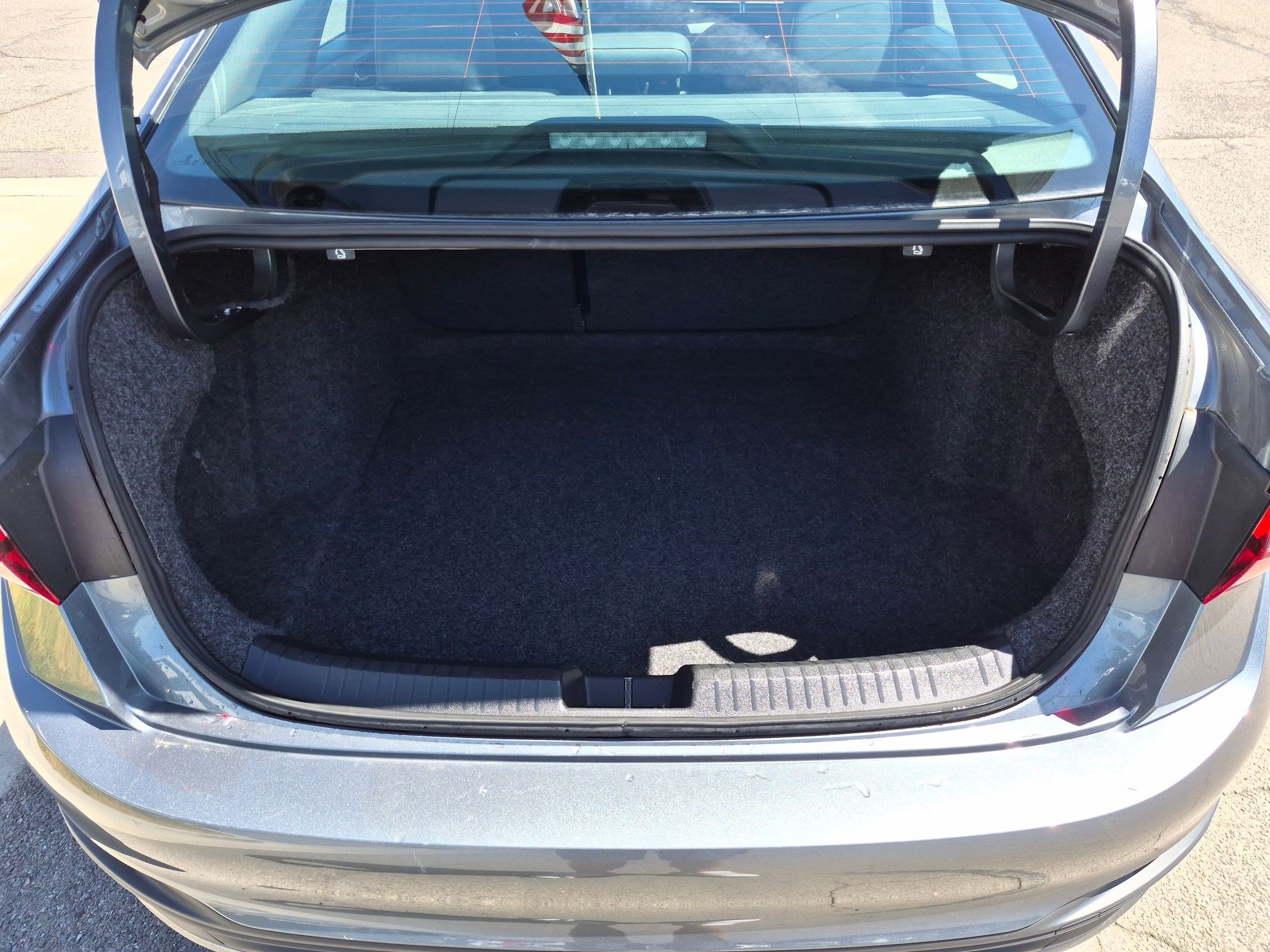 Certified Used 2025 Platinum Gray Metallic Volkswagen SE image 30