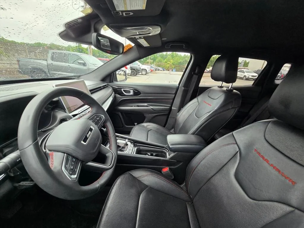 Used 2025 Black Jeep Trailhawk image 4