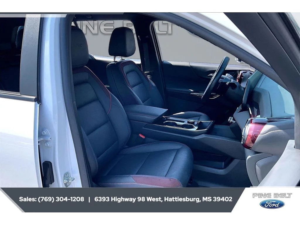 Used 2025 Iridescent Pearl Tricoat Chevrolet FWD RS image 6