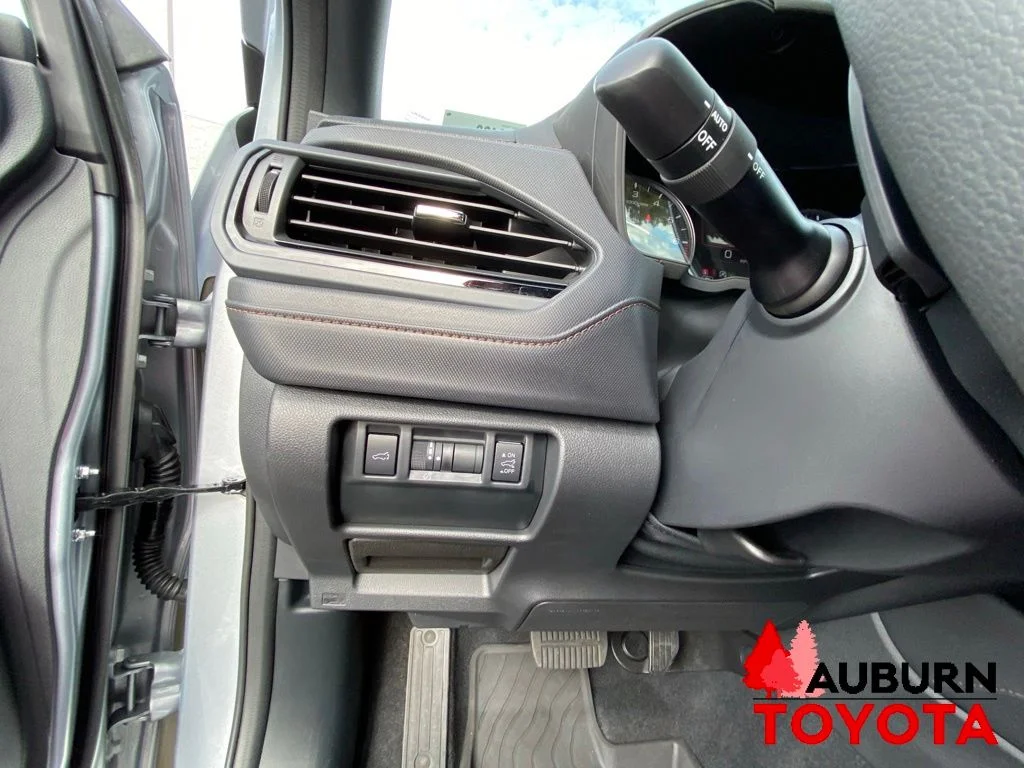 Used 2025 Ice Silver Metallic Subaru Touring image 40