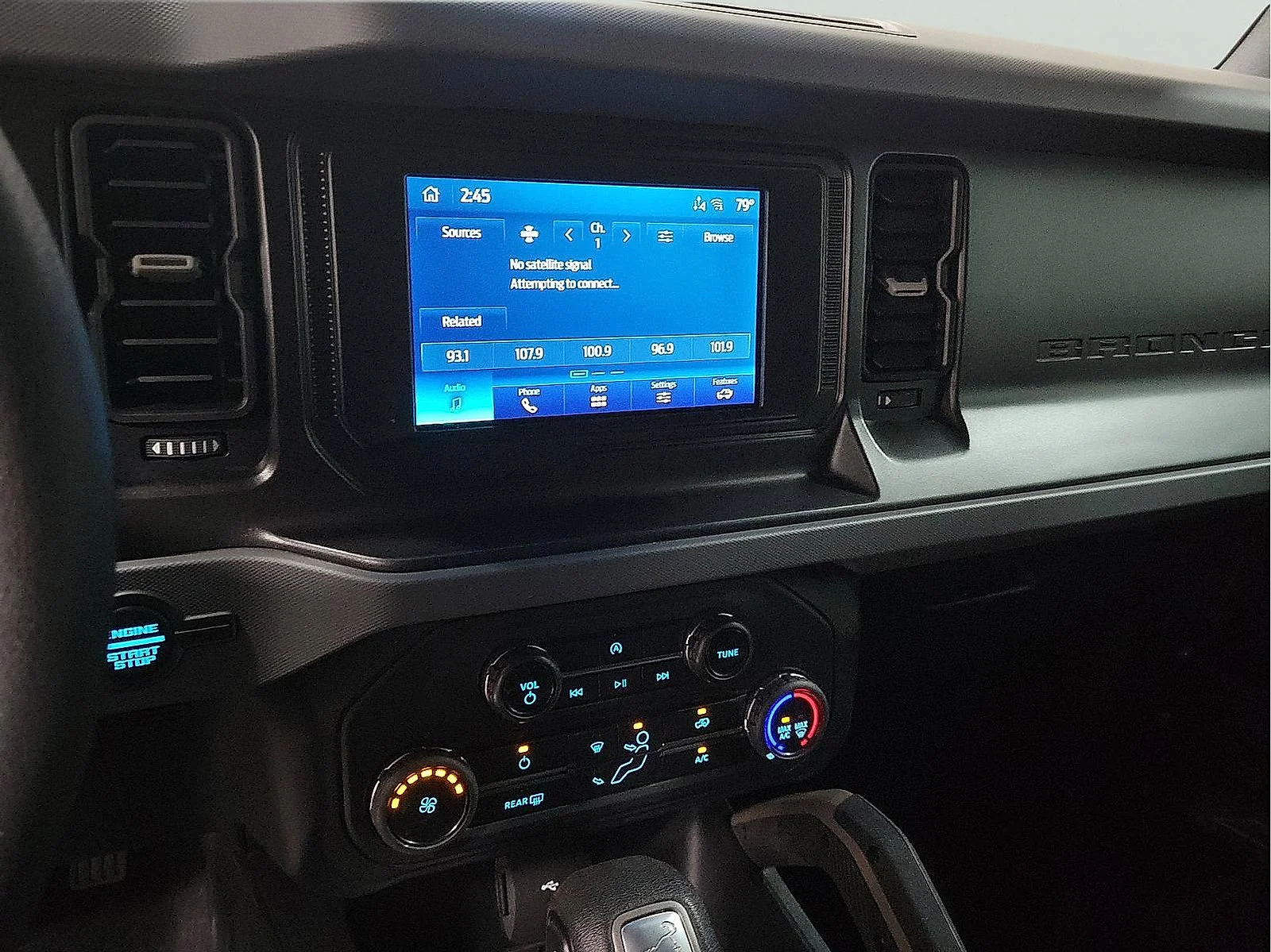 Used 2022 White Ford  image 17