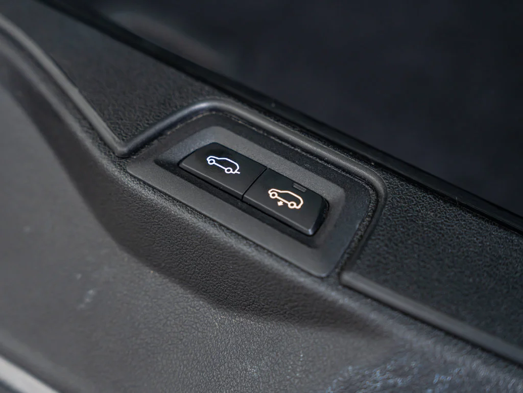 Used 2020 Black Sapphire Metallic BMW M50i image 23