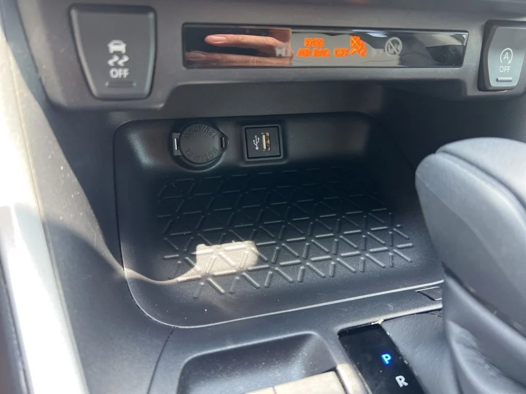 Used 2025  Toyota XLE image 58