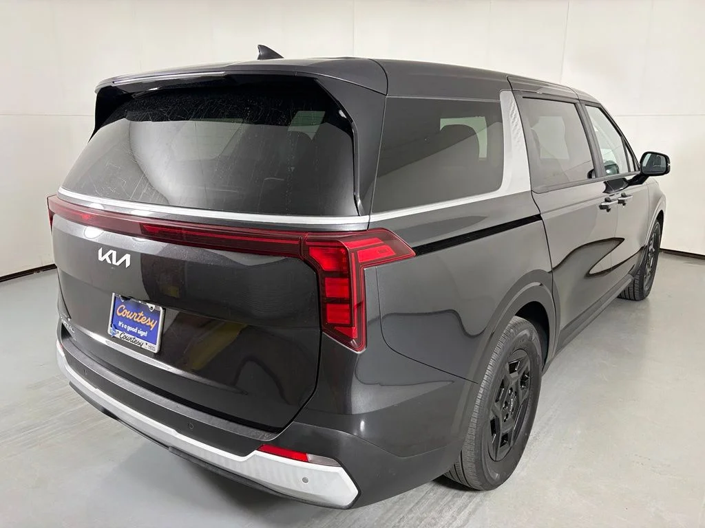 Used 2025 Gray Kia LXS image 8
