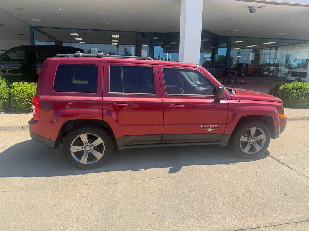 Used 2014 Deep Cherry Red Crystal Pearlcoat Jeep Latitude image 5