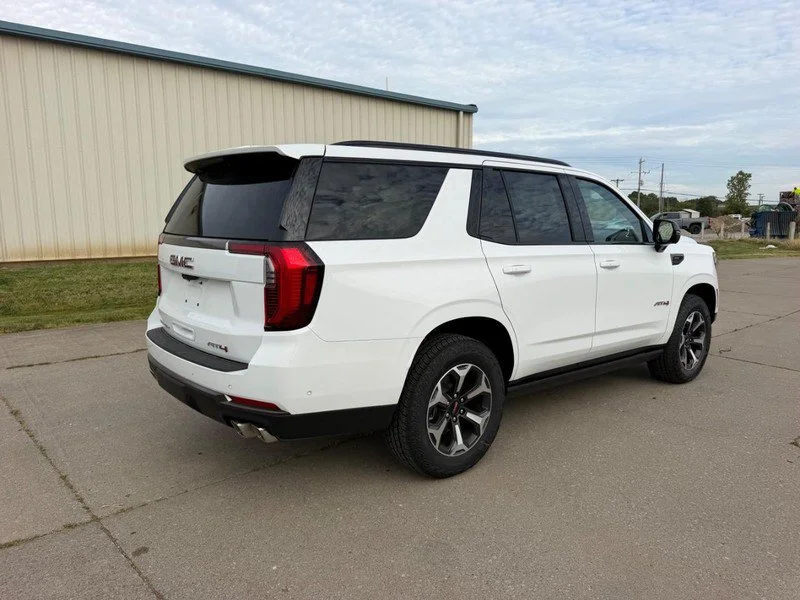 2026 GMC Yukon AT4 Ultimate - Photo 3