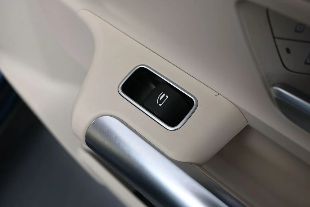 Used 2022 Blue Mercedes-Benz GLA 250 image 36