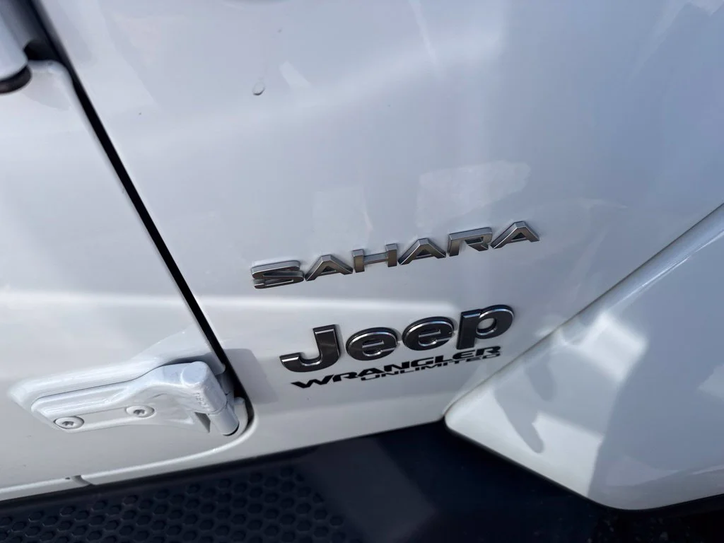 Used 2018 White Jeep Unlimited Sahara image 21