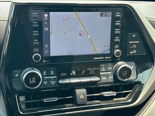 2021 Toyota Highlander XLE - Photo 30