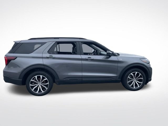 Used 2025 Carbonized Gray Metallic Ford ST-Line image 9