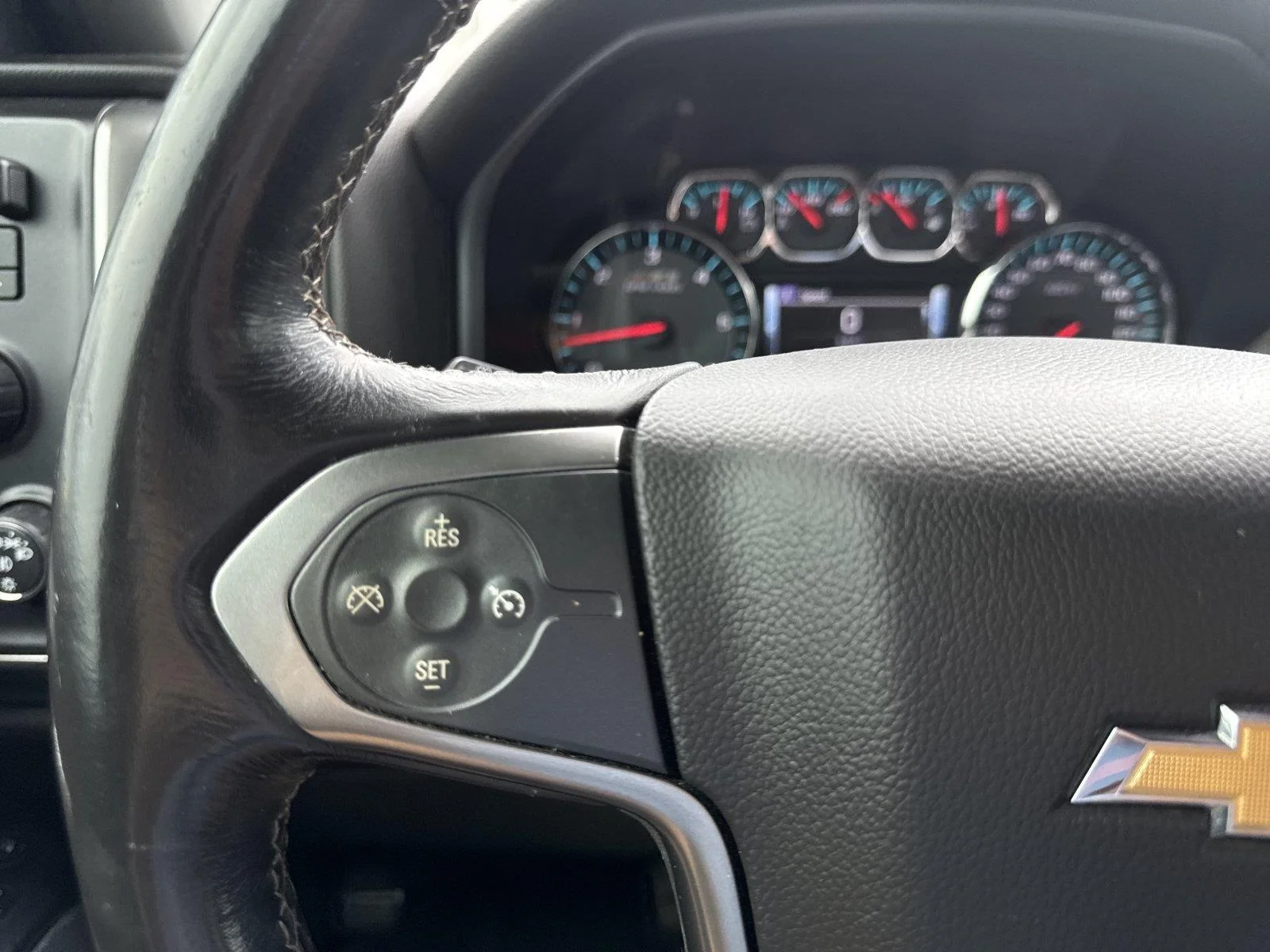 Used 2018 SUMMIT WHITE Chevrolet LT image 21