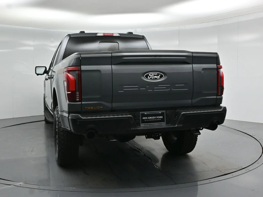 New 2026 Carbonized Gray Metallic Ford Tremor image 27