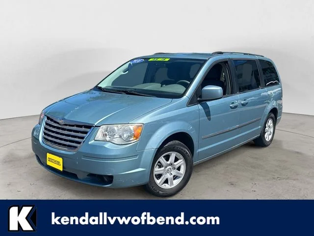 2010 Chrysler Town & Country Touring's photo