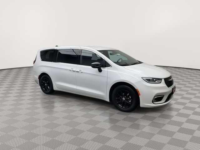 2025 Chrysler Pacifica Select - Photo 38