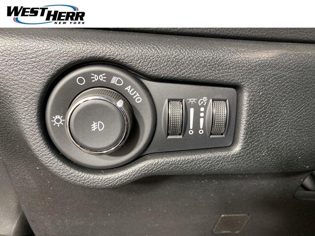 Used 2026 Red Hot Pearlcoat Chrysler Select AWD image 9